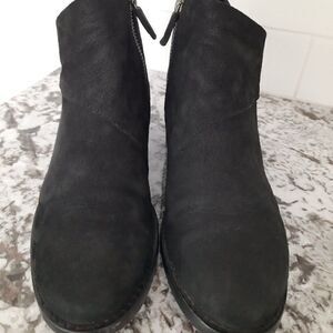 Eileen  Fisher Black Boots Size 7‎